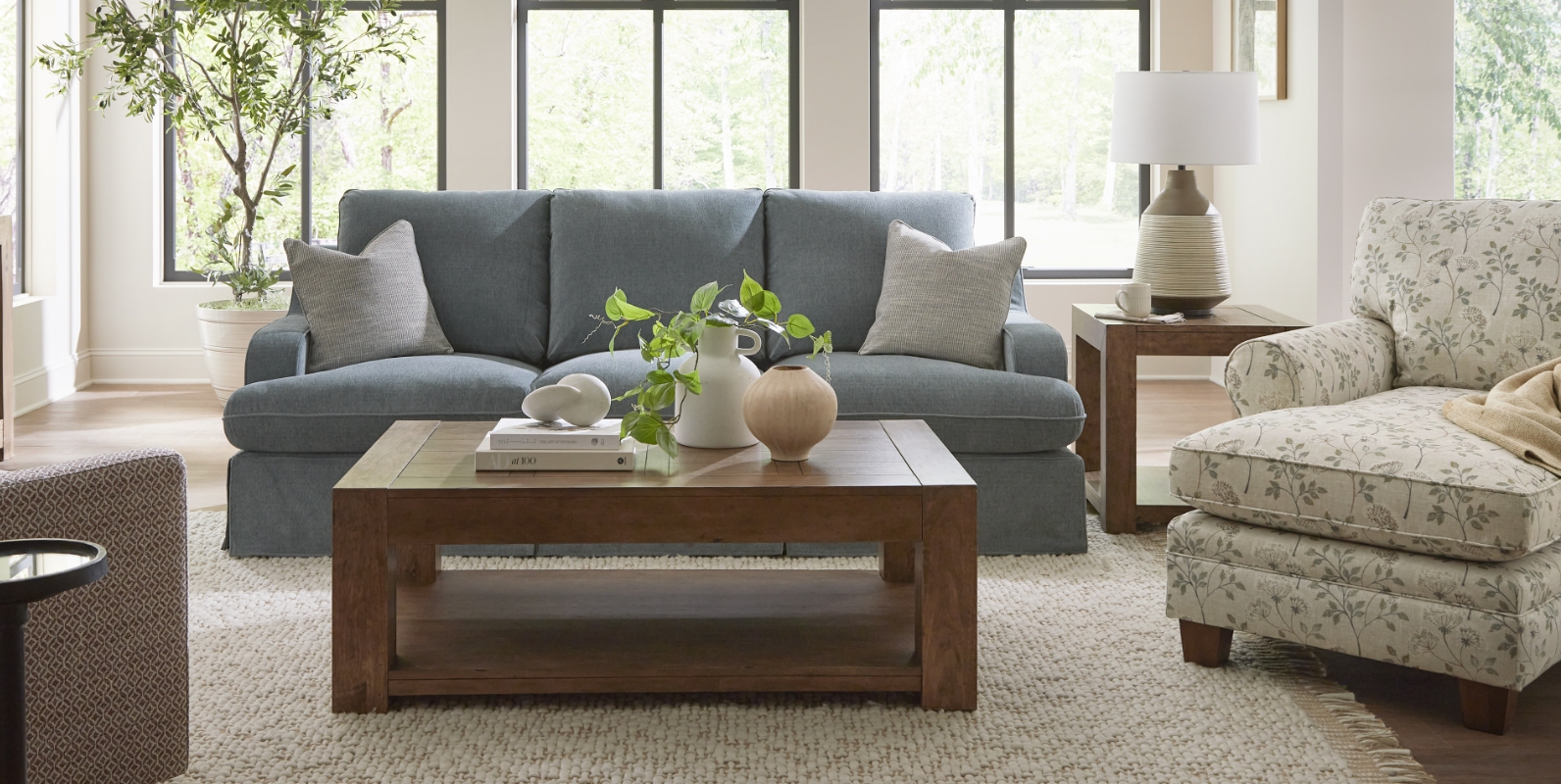 Olivana Sofa